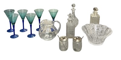 Lot 728 - A small quantity of cut and crystal glassware,...