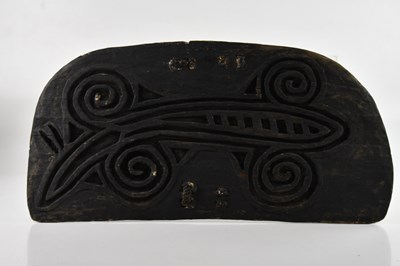 Lot 1118 - A Sepik River, possibly Lumi, war shield, with...
