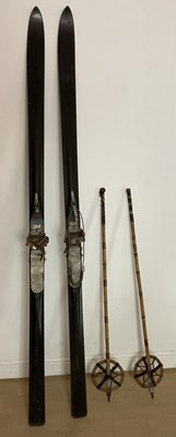 Lot 191 - A pair of early 20th century wooden skis and...