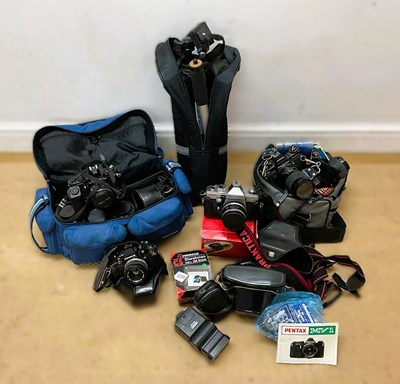 Lot 147 - A quantity of cameras and lenses, to include...
