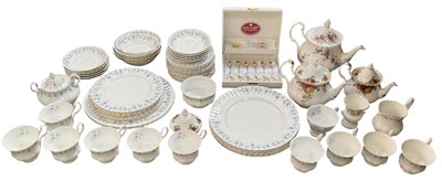 Lot 694 - A quantity of assorted sundry ceramics,...