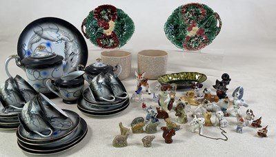 Lot 283 - A mixed lot of ceramics including two majolica...
