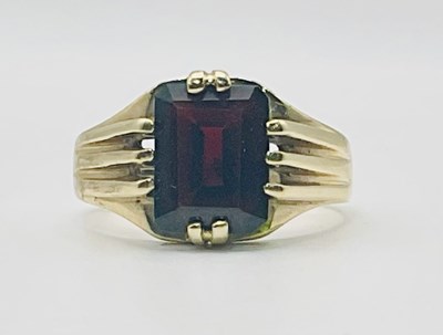 Lot 667 - A 9ct yellow gold garnet set signet ring, the...