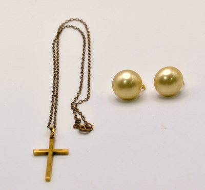 Lot 674 - A 9ct gold cross pendant, 1.6g, on gold plated...