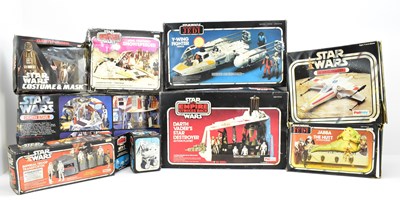 Lot 476 - STAR WARS; a collection of vintage Star Wars...
