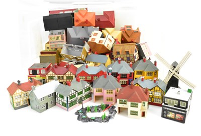 Lot 316 - A large quantity of OO gauge train accessories...