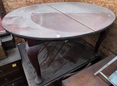 Lot 112 - A Victorian mahogany oval wind-out dining...
