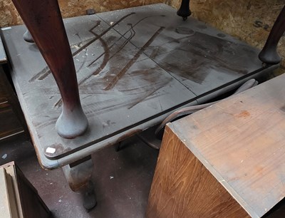 Lot 113 - A Victorian mahogany wind-out table of rounded...