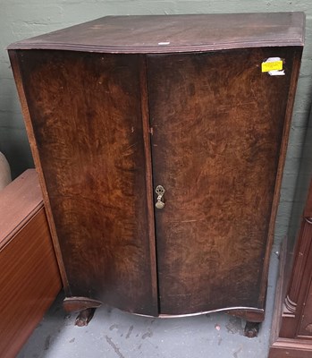Lot 126 - An early 20th century burr walnut veneered...