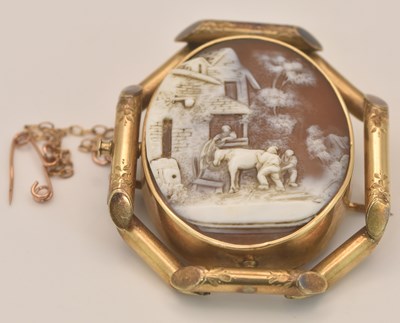 Lot 1390 - A 14ct yellow gold British army Royal Tank...