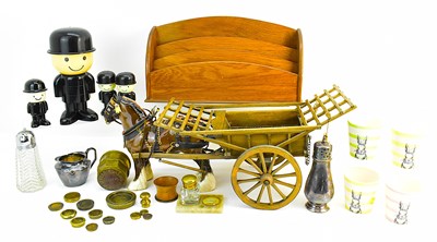 Lot 505 - Mixed collectibles to include a four-section...