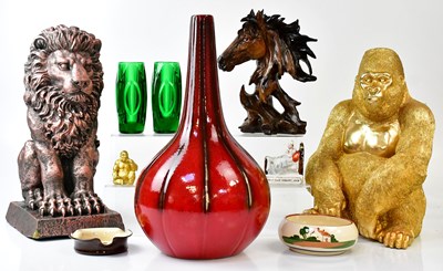 Lot 501 - A Collectors' lot with ceramics and model...