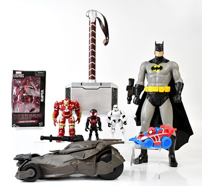 Lot 431 - A quantity of DC and Marvel comic books,...