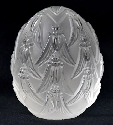Lot 301 - LALIQUE; a ‘Cicadas’ glass egg, signed...