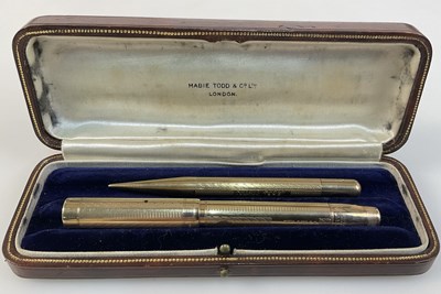 Lot 45 - MABIE TODD & CO LTD; a 9ct gold 'Swan' lady's...