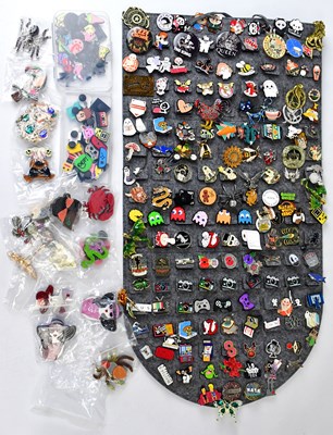 Lot 1116 - A collection of novelty brooches and badges,...