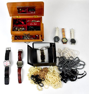 Lot 1115 - A mixed lot of modern costume jewellery, to...