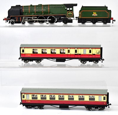 Lot 345 - HORNBY; a collection of Dublo boxed railway...