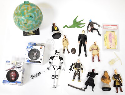 Lot 442 - STAR WARS; collectibles and action figures,...