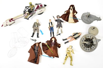 Lot 454 - STAR WARS; a collection of figures and...