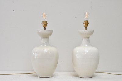 Lot 86 - A pair of contemporary ceramic table lamps in...