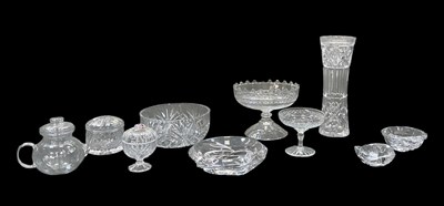 Lot 638 - A small group of assosted cut and crystal...
