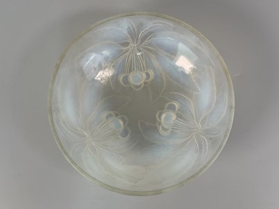 Lot 366 - G VALLON; an Art Deco French opalescent glass...