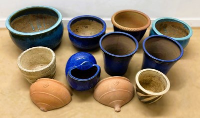 Lot 892 - A quantity of garden pots, both glazed and...