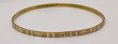 Lot 644 - A 14ct yellow gold bangle, 7.1g.