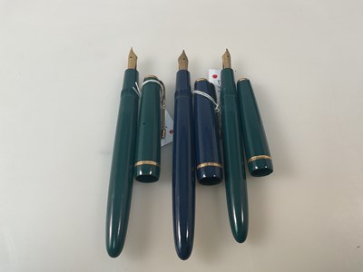 Lot 122 - PARKER; a collection of three fountain pens to...
