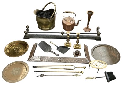 Lot 479 - A quantity of assorted sundry metalware,...