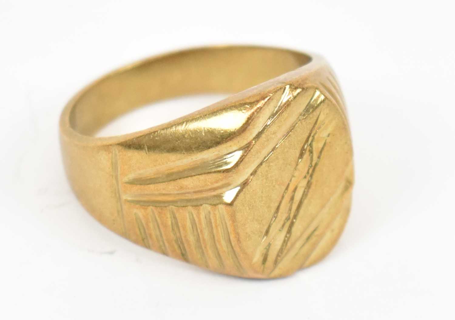 Lot 605 - A yellow metal gents ring, stamped 18k size V,...
