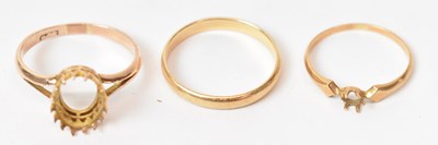 Lot 641 - A 9ct yellow gold ring mount and two yellow...