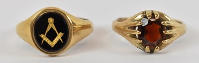 Lot 647 - A 9ct yellow gold Masonic ring and a 9ct...