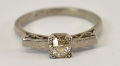 Lot 611 - An 18ct and platinum diamond set solitaire...