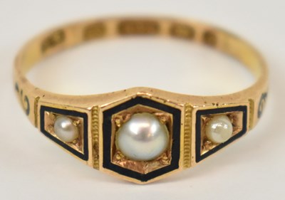 Lot 645 - A 15ct yellow gold mourning ring set with...