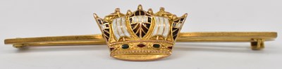 Lot 669 - A 9ct yellow gold and enamel bar brooch/tie...