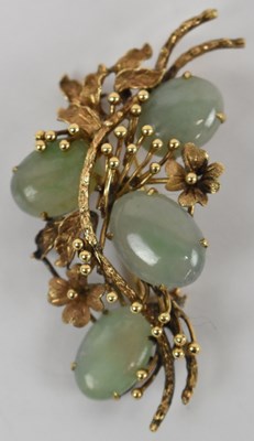 Lot 639 - A 14ct yellow gold brooch set with four green...