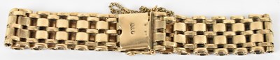 Lot 604 - A 9ct yellow gold gate link bracelet, approx...