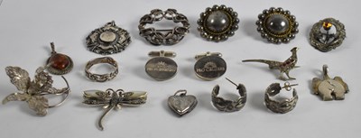 Lot 680 - A group of hallmarked silver jewellery...