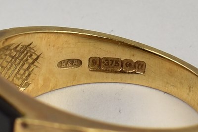Lot 774 - A 9ct gold black onyx signet ring, with...