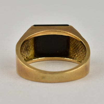Lot 774 - A 9ct gold black onyx signet ring, with...