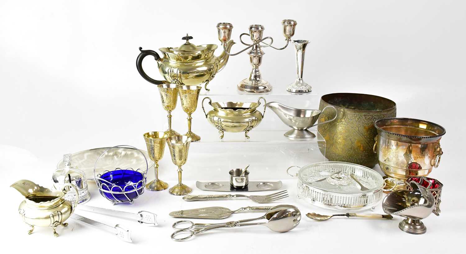 Lot 565 - A good quantity of plated items including...