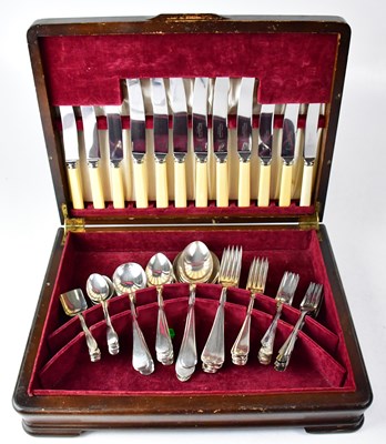 Lot 565 - A good quantity of plated items including...