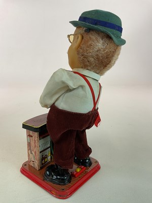 Lot 368 - A battery operated Charley Weaver Bartender...
