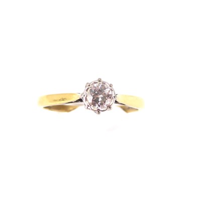 Lot 685 - An 18ct yellow gold diamond solitaire ring,...