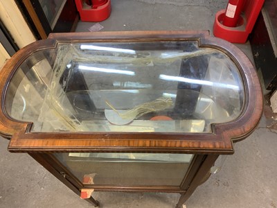Lot 54 - An Edwardian mahogany and inlaid oval display...