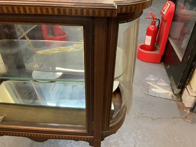 Lot 54 - An Edwardian mahogany and inlaid oval display...