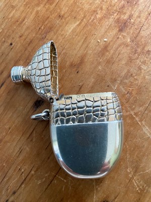 Lot 12 - THOMAS ACOTT & CO; a silver vesta case in the...
