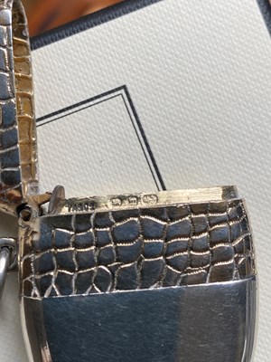 Lot 12 - THOMAS ACOTT & CO; a silver vesta case in the...